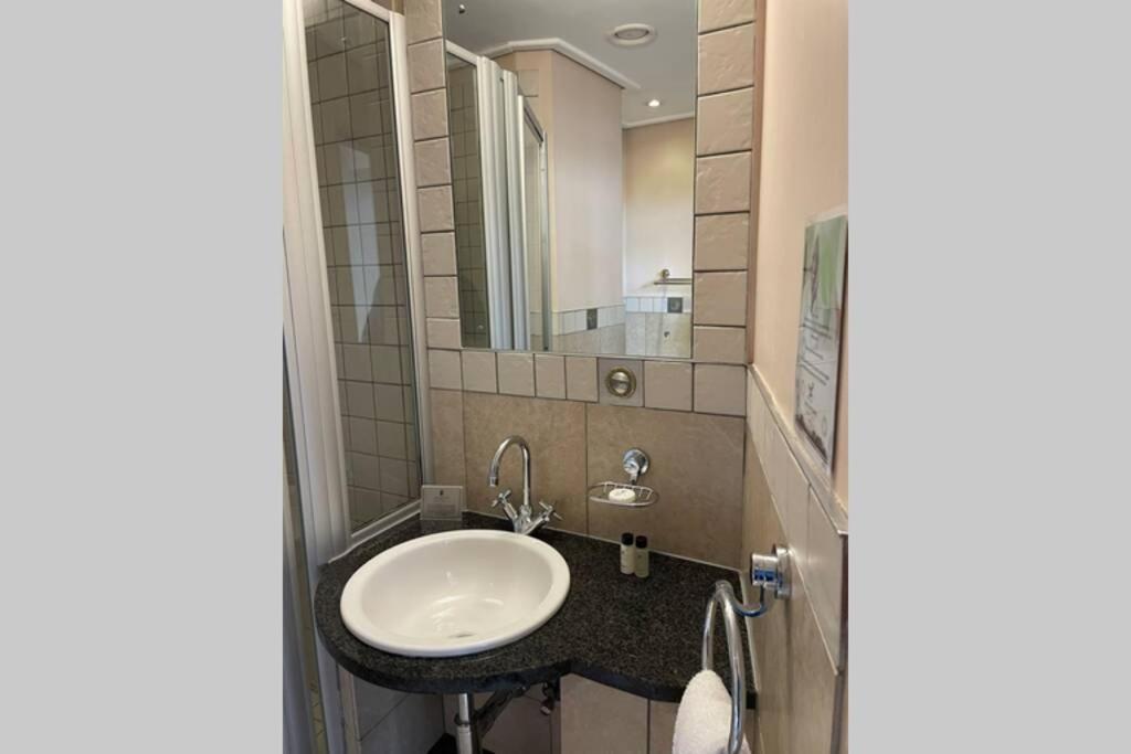 Cool & Easy Flat In The Heart Of Marshalltown Йоганнесбурґ Екстер'єр фото